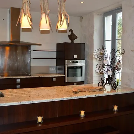 Eden Roc Apartment
